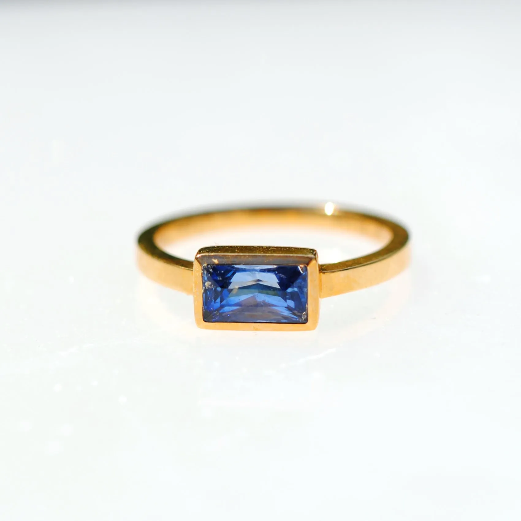 18k Yellow Gold 1.13 Carat Tanzanite Baguette Ring