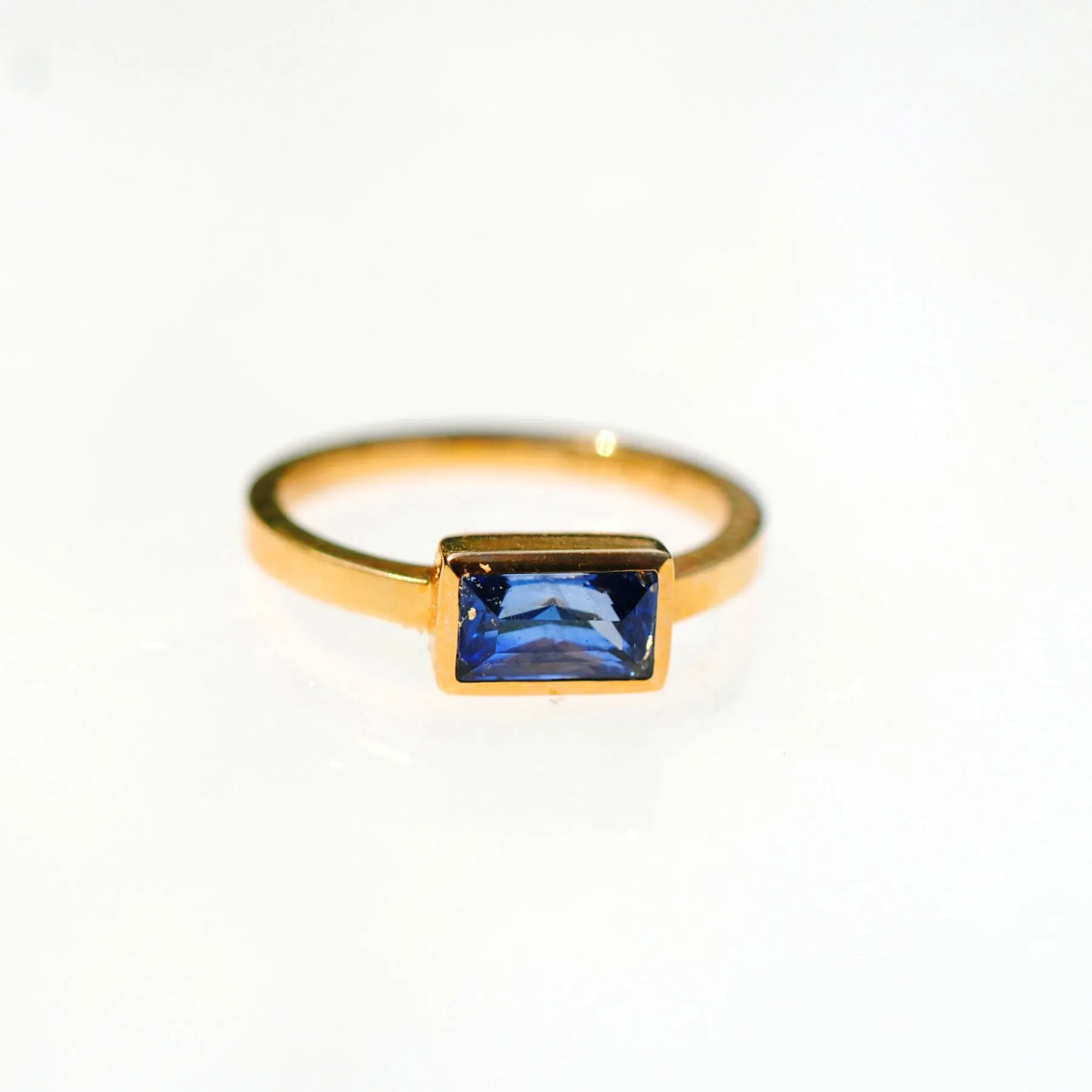 18k Yellow Gold 1.13 Carat Tanzanite Baguette Ring