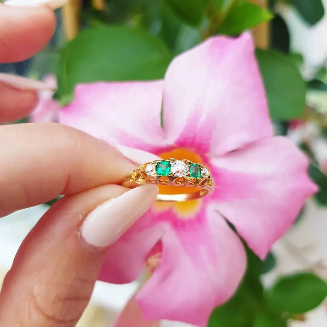 Antique Victorian Emerald 18ct Diamond Ring